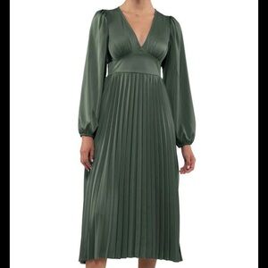 Elegant Green Pleated Midi Dress
